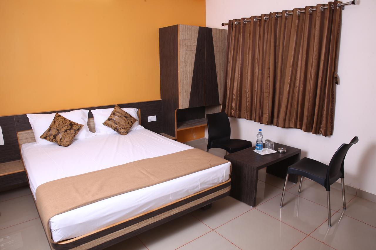 Oyo 19957 Annapoorna Castle Hotel Kadur Ngoại thất bức ảnh